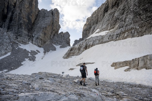 Hikers hiking trail to Bocca degli Armi, Brenta Mountains, Brenta-Adamello Natural Park, Trentino, Italy