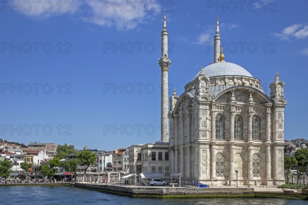 19th century Ortakoy mosque / Ortaköy Camii in Ottoman Baroque style on the European shoreline of the Bosphorus strait in Beikta, Istanbul, Turkey