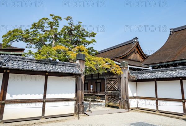 Building and gate in Kyoto Imperial Palace, Kyoto Gyoen, Kyoto, Japan
