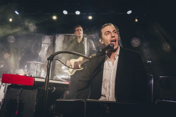 Pianist Johannes Aue from Billions live on 10 years of cocaine and raspberry ice cream tour 2026 in Berlin's ballroom Kreuzberg on 05.02.2026