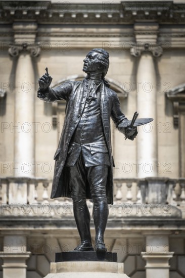 Statue of Sir Joshua Reynolds in the courtyard of the Royal Academy of Arts, Art Gallery and Art College, Burlington House, Piccadilly, London, England, Great Britain