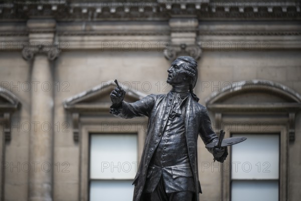 Statue of Sir Joshua Reynolds in the courtyard of the Royal Academy of Arts, Art Gallery and Art College, Burlington House, Piccadilly, London, England, Great Britain