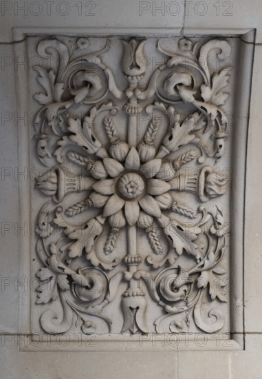 Decorative bas-relief with floral motifs, arabesques, Royal Academy of Arts, Art Gallery and Academy of Arts, Burlington House, Piccadilly, London, England, Great Britain