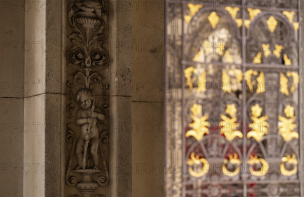 Decorative bas-relief with floral motifs, arabesques and car, gilded entrance gate in the background, Royal Academy of Arts, art gallery and art school, Burlington House, Piccadilly, London, England, Great Britain