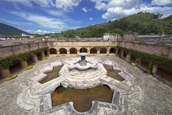 Cloister and Colonial Fountain of Los Pescados in the Mercedarian Monastery, Iglesia y Convento de Nuestra Señora de Las Mercedes, Convento e Iglesia de La Merced, Old Town, Antigua, Sacatepéquez Department, Guatemala