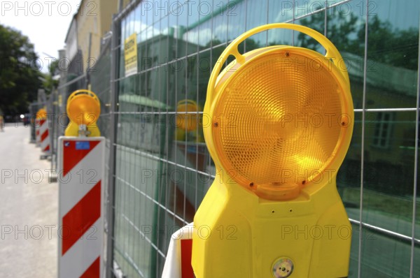 Warning light for construction site protection