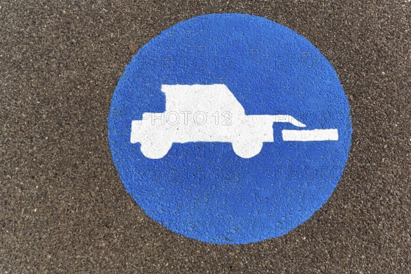 Tractor, front loader, pictogram on the asphalt, agricultural traffic, traffic signs on the dyke, Elbe cycle path, Lüneburg district, Lower Saxony