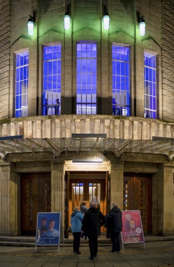 Visitors go to the theatre, entrance area Altes Schauspielhaus, façade, illuminated, Stuttgart, Baden-Württemberg, Germany