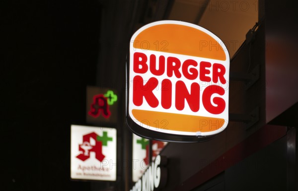 Night view, logo, sign, Burger King, pharmacy, nose sign, Stuttgart, Baden-Württemberg, Germany