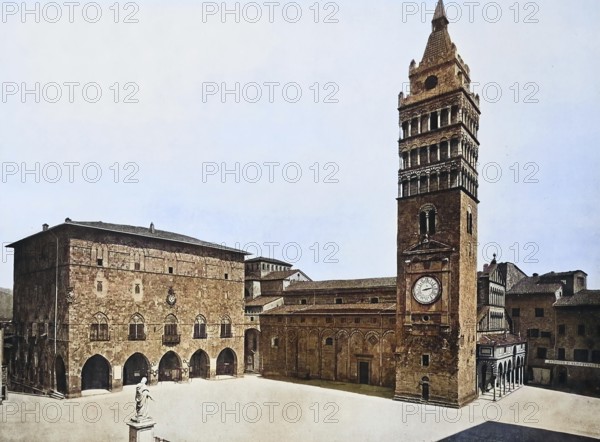 Historisches Foto (ca 1880) von Pistoia, Kirche S. Giovanni Fuorcivitas, Glockenturm der Kathedrale auf der Piazza Duomo, Toskana, Italien / Historical photo of Pistoia, church S. Giovanni Fuorcivitas, bell tower of the cathedral in Piazza Duomo, Tuscany, Italy, Historical, digitally restored reproduction of an original from the 19th century, exact original date unknown, subsequently coloured