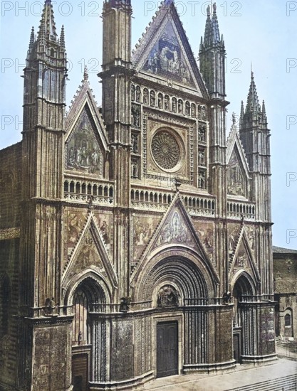 Historical photo (ca 1880) of Orvieto, Orvieto Cathedral, Duomo di Orvieto, Cattedrale di Santa Maria Assunta, a large 14th-century Roman Catholic cathedral dedicated to the Assumption of the Virgin Mary, Umbria, Italy. century, die der Himmelfahrt der Jungfrau Maria gewidmet ist, Umbrien, Italien / Historical photo of Orvieto, Orvieto Cathedral, a large 14th-century Roman Catholic cathedral dedicated to the Assumption of the Virgin Mary, Umbria, Italy, Historic, digitally restored reproduction of an original from the 19th century, exact original date unknown, subsequently coloured