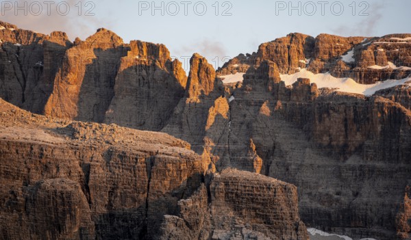 Detail, rocks and mountain peaks of the Brenta Mountains, evening mood with alpine glow, Brenta, Brenta-Adamello Natural Park, Trentino, Italy