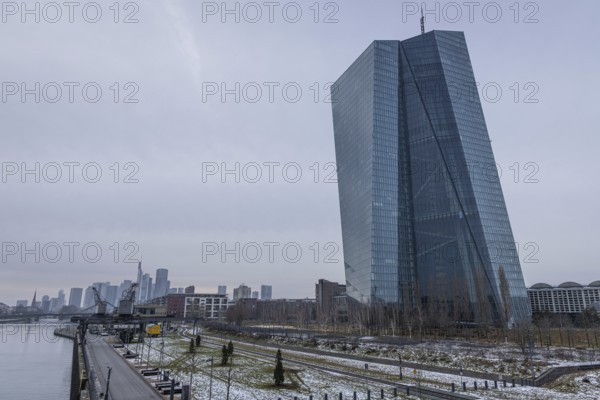 The snow in front of the European Central Bank (ECB) in Frankfurt am Main begins to melt, Frankfurt am Main, Hesse, Germany