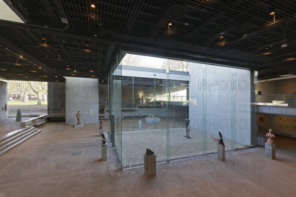 Lehmbruck-Museum, exhibition hall with sculptures by sculptor Wilhelm Lehmbruck, Duisburg, North Rhine-Westphalia, Germany