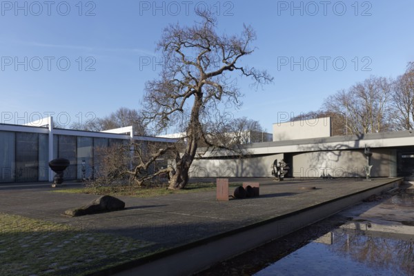 Lehmbruck-Museum, sculpture garden, Duisburg, North Rhine-Westphalia, Germany