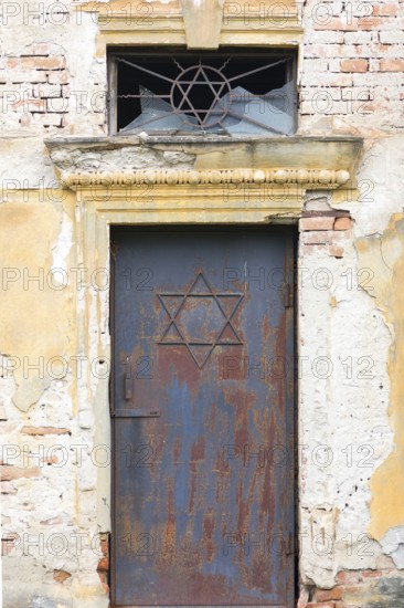 Entrance to a destroyed memorial, Jewish cemetery, since 1866, Czernowicz, Bukovina, Ukraine