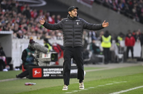 Coach coach Julian Schuster SC Freiburg SCF on the sidelines gesture gesture soccer Bundesliga, MHPArena, MHP Arena Stuttgart, Baden-Württemberg, Germany
