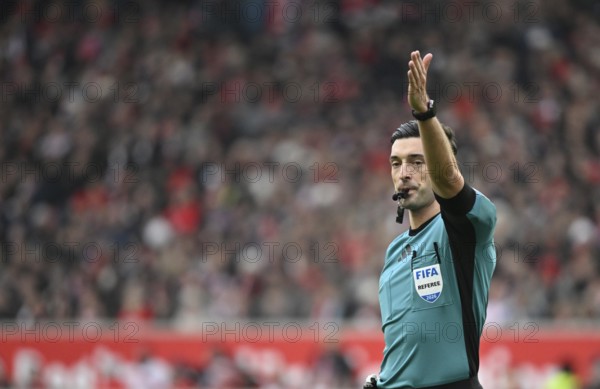 Referee Florian Badstübner gesture gesture soccer Bundesliga, MHPArena, MHP Arena Stuttgart, Baden-Württemberg, Germany
