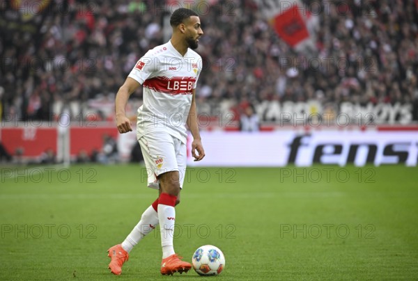 Josha Vagnoman VfB Stuttgart (04) Action on the ball Football Bundesliga, MHPArena, MHP Arena Stuttgart, Baden-Württemberg, Germany