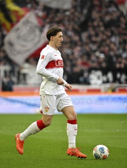 Angelo Stiller VfB Stuttgart (06) Action on the ball Football Bundesliga, MHPArena, MHP Arena Stuttgart, Baden-Württemberg, Germany