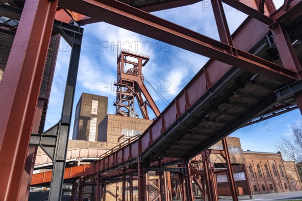 Zollverein colliery, 1/2/8 mine, shaft 1 strut conveyor frame, wagon circulation, UNESCO World Heritage Site, Essen, North Rhine-Westphalia, Germany