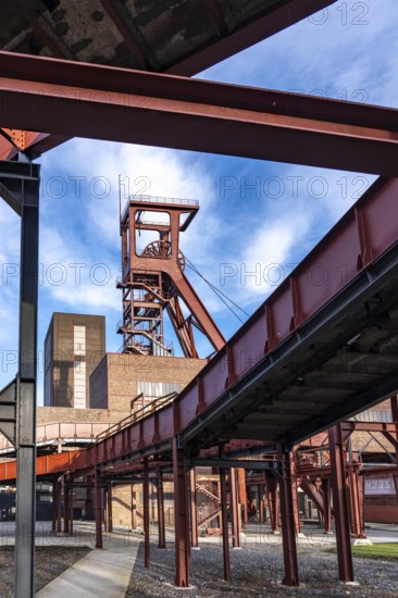 Zollverein colliery, 1/2/8 mine, shaft 1 strut conveyor frame, wagon circulation, UNESCO World Heritage Site, Essen, North Rhine-Westphalia, Germany