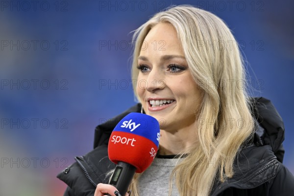 SKY presenter reporter Katharina Kleinfeldt, portrait in an interview microphone micro logo smiles, soccer, Bundesliga, PreZero Arena, Sinsheim, Baden-Württemberg, Germany