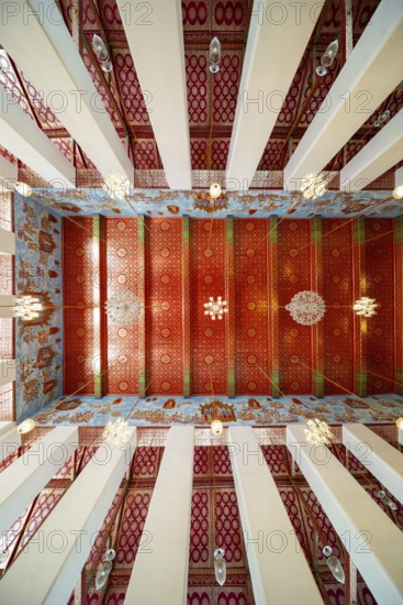 Frog's-eye view: Ubosot (ordination hall) with columns (Sao) and richly decorated ceiling (Phra Phimarn) and crystal chandeliers, Rattanakosin architecture (Bangkok style), Wat Chana Songkhram, Phra Nakhon, Bangkok, Thailand