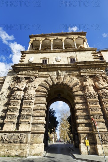Porta Nuova, decorated triumphal arch, Norman Palace, Corso Vittorio Emanuele, main street of the old town, Palermo, Sicily, Italy