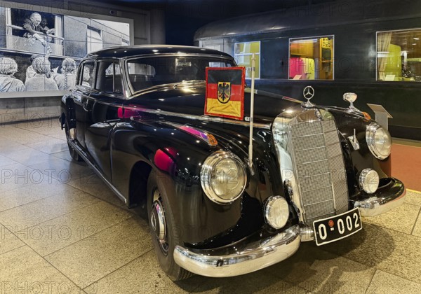 Adenauer's Mercedes 300 with saloon car 10205, historical film in the background, House of History, Bonn, North Rhine-Westphalia, Germany