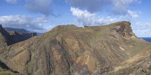 Hiking trail with numerous hikers, volcanic peninsula, Ponta de São Lourenço, Ponta de Sao Lourenco, rocky coast, Punta de San Lorenzo, Madeira, Portugal