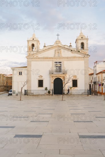 Church of Santa Maria ou da Misericordia at dusk, Praca Infante Dom Henrique, Lagos, Algarve, Portugal
