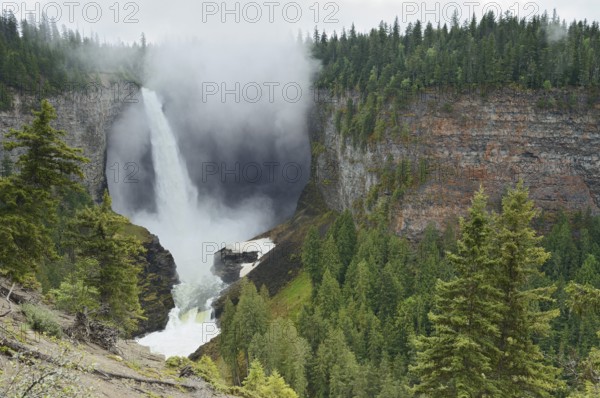 Helmcken Falls, Murtle River, Wells Gray Provincial Park, British Columbia, Canada