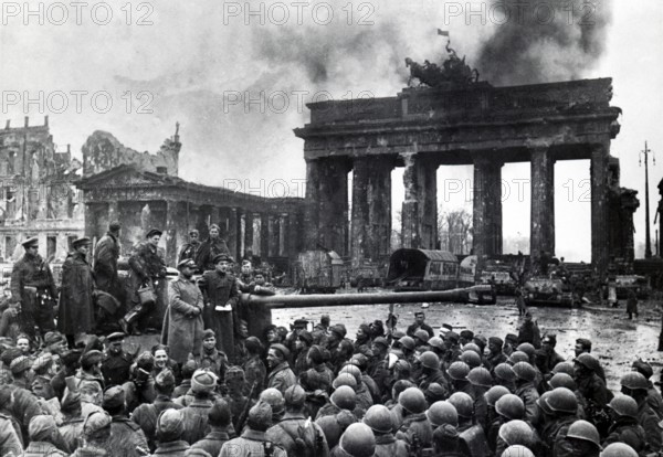 2.5.1945, the poet Yevgeny Aronovich Dolmatowski gives a speech for the Soviet soldiers in front of the Brandenburg Gate, Berlin, Germany