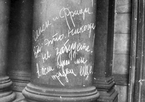 Graffiti, inscriptions of Soviet soldiers on a column at the Reichstag. It says: 'Hans and Fritz, you will never forget that. 'At the beginning of May 1945 Berlin, Germany