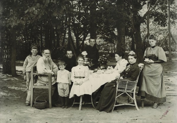 Leo Tolstoy (1828-1910) with his family in 1892 (from left to right: Mikhail, Leo Tolstoy, Ivan, Leo, Alexandra, Andrei, Tatyana, woman Sofia, Maria), Russian writer, 1892, historical His novels such as War and Peace and Anna Karenina are classics of realist literature