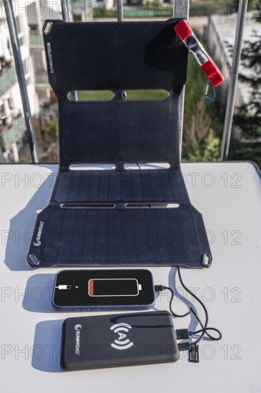 Solar module for charging power banks, mobile phones, small, transportable, emergency preparedness in the event of a power failure, blackout, energy supply from solar energy