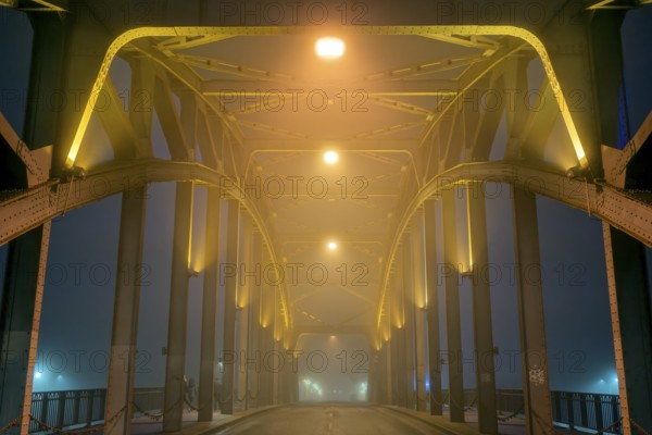 Weserbrücke Nacht fog Rinteln Germany