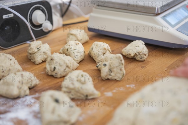 Pieces of dough are lying on a table near a scale, baking rolls, Haselstaller Hof, Gechingen, Germany
