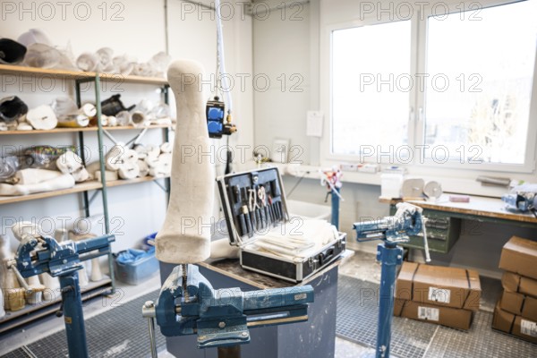Workshop for manufacturing prostheses with plaster models and tools, medical supply store