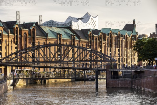 Bridge with warehouses in Hamburg's Speicherstadt, with the Elbe Philharmonic Hall in the background, Hamburg, Germany