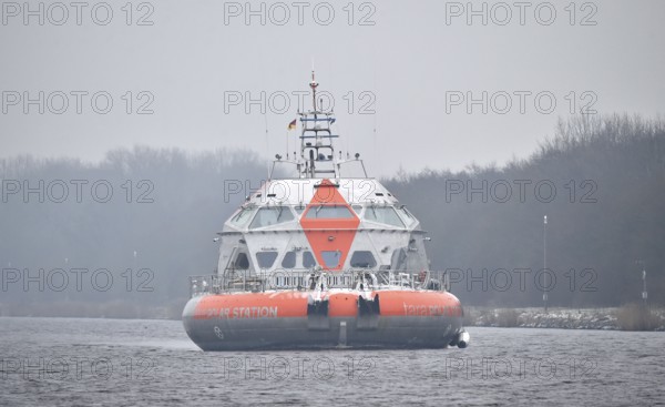 Research vessel, TARA POLAR STATION research station sails in the Kiel Canal, NOK, Kiel Canal, Kiel Canal, Schleswig-Holstein, Germany
