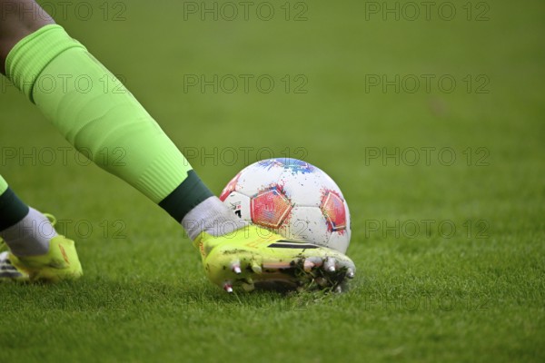 Feature close-up kick-off goalkeeper Diant Ramaj 1. FC Heidenheim 1846 FCH (41) Soccer Bundesliga, Voith-Arena, Heidenheim, Baden-Württemberg, Germany