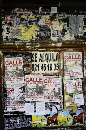 Bulletin board, cut, message, notice, cutout, lettered, lettering, de photos, fullness, close-up, close-up, rundown, dilapidated, clue, incognito, no person, no person, no people, communication, communication, life in the city, lettering, lots of many, marketing, dilapidated, wall, walls, masonry, Much, bulletin board, poster, posters, posters, advertisement, come down, lettering characters, lettering, bulletin board, Spanish, city life, structure, Textures, Text, Textural, Texture, Textures, Unknown, Unrecognized, Wall, Advertising