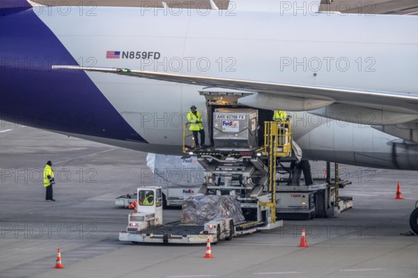 FedEx Boeing 777-FS2 cargo plane is unloaded, air freight container, air freight center at Cologne/Bonn airport, North Rhine-Westphalia, Germany