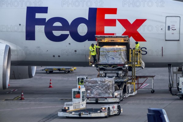 FedEx Express Boeing 777-FS2 cargo plane is unloaded, air freight container, air freight center at Cologne/Bonn airport, North Rhine-Westphalia, Germany