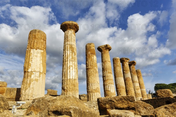 Eight pillars, Temple of Heracles, ruins in the Valley of the Temples, restoration, Cumulus, Agrigento, Sicily, Italy