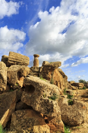 Single column, boulder, Temple of Heracles, ruin in the Valley of the Temples, Cumulus, Agrigento, Sicily, Italy