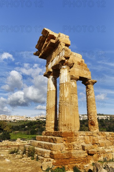 Ruin, Temple of Dioscuri, Temple of Castor and Pollux, four Doric columns, destruction, restoration, Valley of the Temples, Agrigento, Sicily, Italy