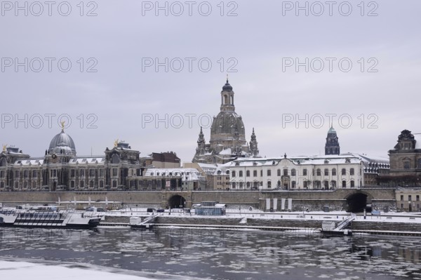 View of Church of Our Lady Dresden in winter, Elbe with ice floes, Saxony, Germany